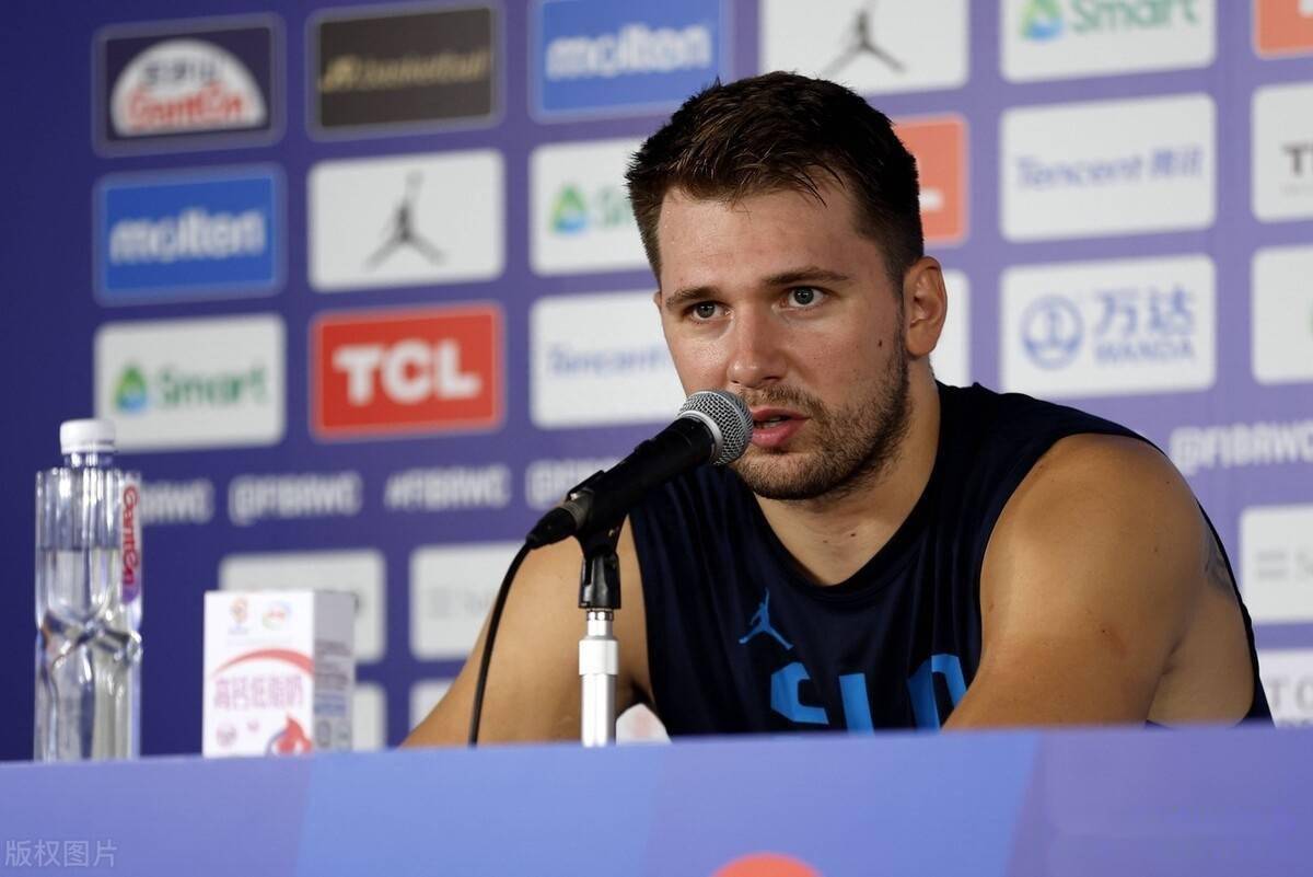 易游app下载 -赛地聚焦：荷甲关键时刻热度飙升，多伦多猛龙强势反弹，气氛紧张，球队文化再被提及的简单介绍