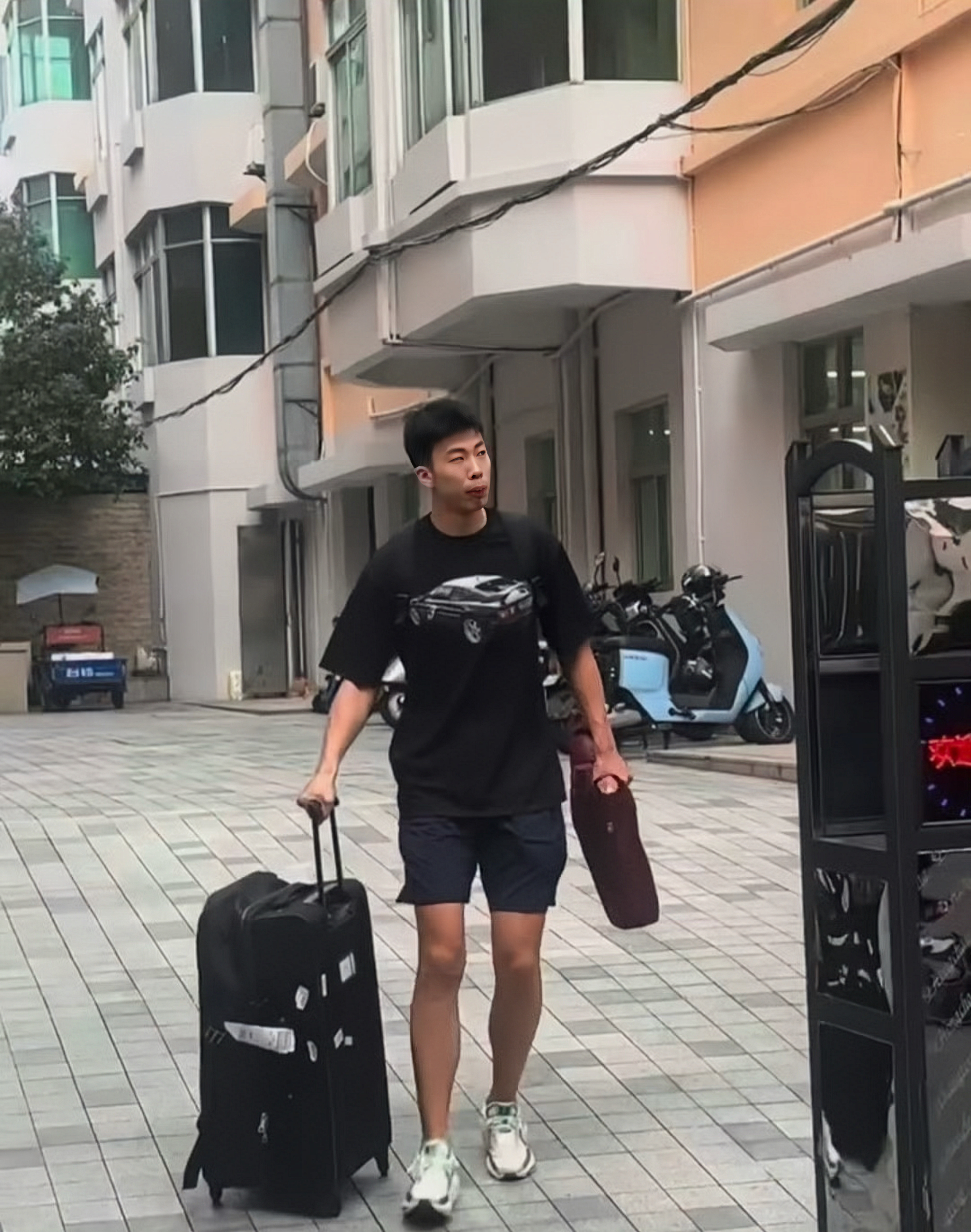 德国杯倒计时,广厦男篮窗口期完成体检,细节引发关注,更衣室稳定,心理建设被强调 德国杯倒计时,广厦男篮窗口期完成体检,细节引发关注,更衣室稳定,心理建设被强调