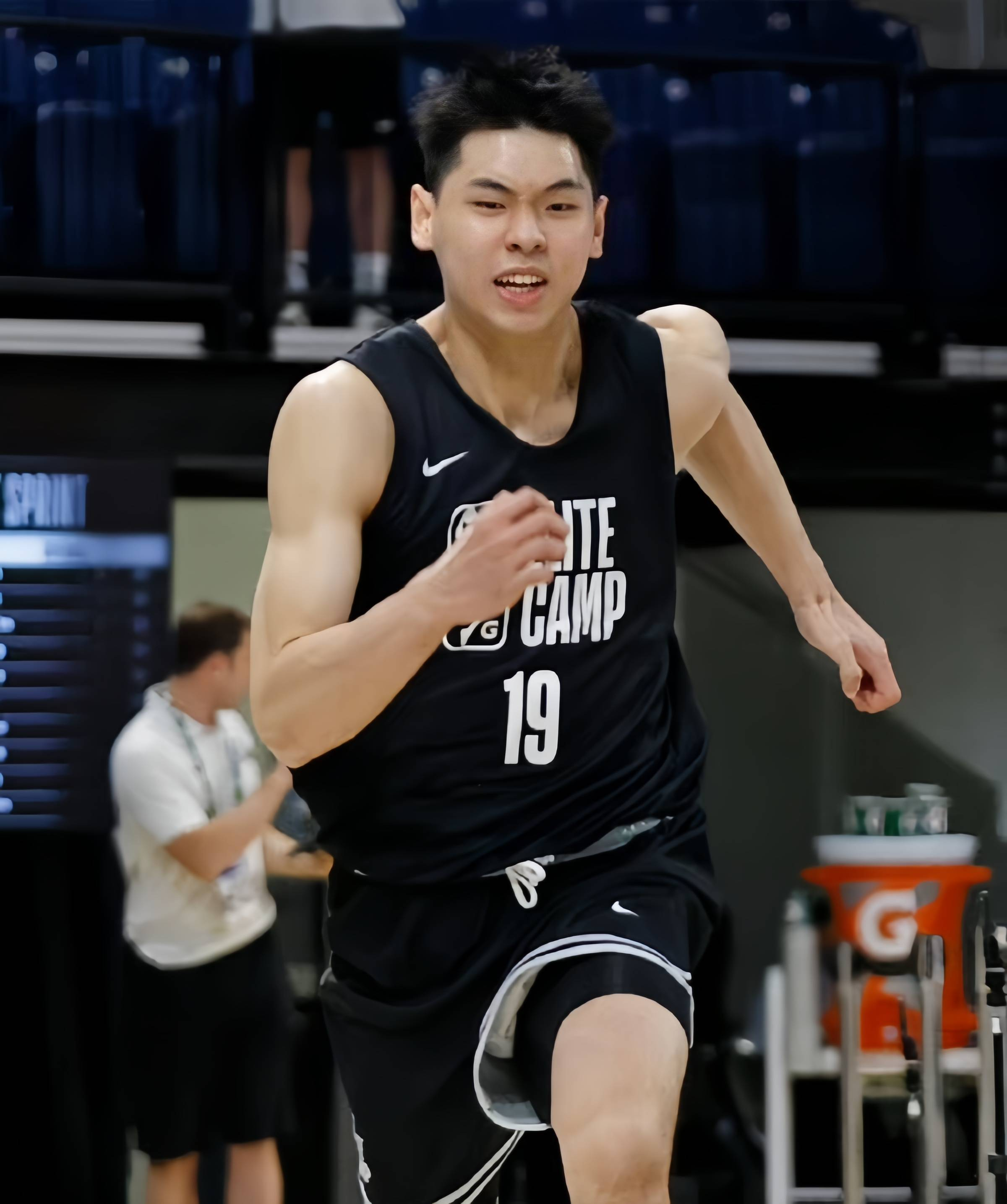 布鲁克林篮网训练开放日；转会期止住颓势引欢呼；欧联在即；细节决定成败 