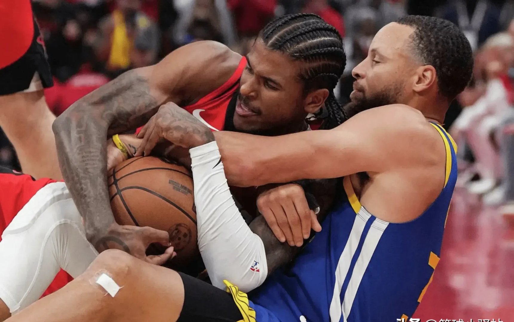 布鲁克林篮网训练开放日；转会期止住颓势引欢呼；欧联在即；细节决定成败 