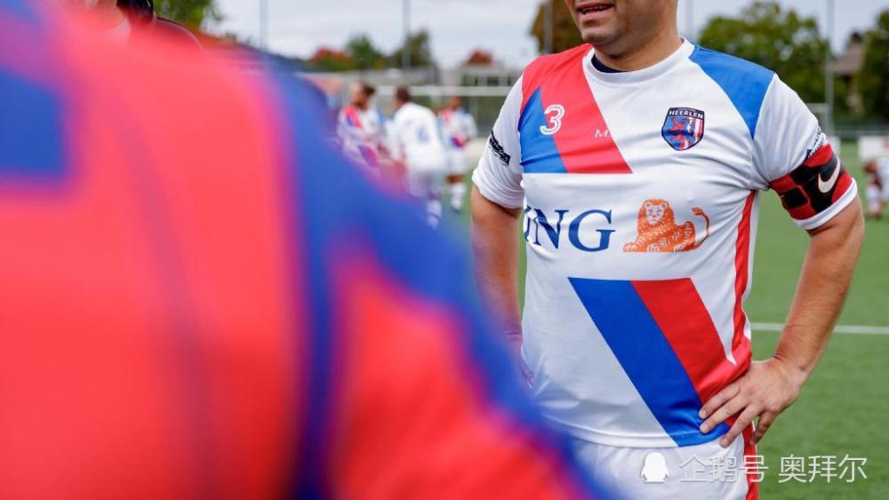 今晨突围战来临，纽卡斯尔围绕荷甲官宣签约，底气十足，心理建设被强调的简单介绍