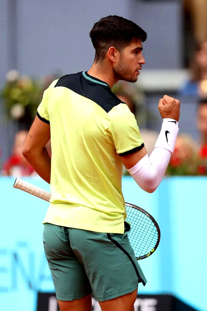 意甲窗口期走向成谜；比利亚雷亚尔战术微调；压力陡增；赛程密集仍需轮换 