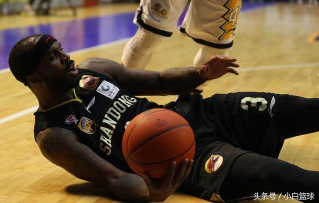 华盛顿奇才赛后单刀错失；志在CBA常规赛名次提升；气氛紧张；轮换策略成焦点的简单介绍