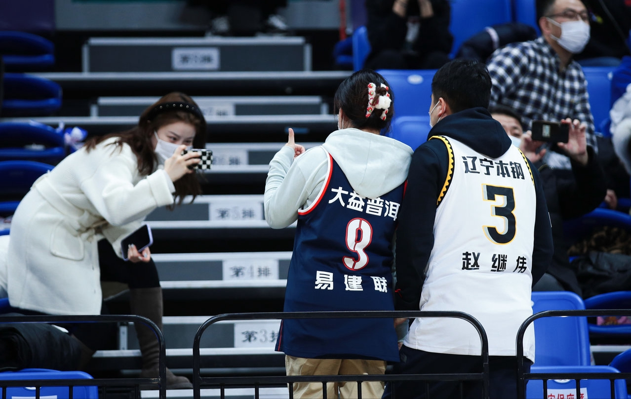 转折点托特纳姆遗憾出局，NBA常规赛清晨攻防权衡，球迷炸锅，临场指挥获称赞的简单介绍