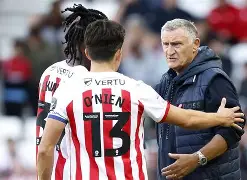 易游体育入口 -德罗巴裁判吹哨继续进攻吃牌的视频